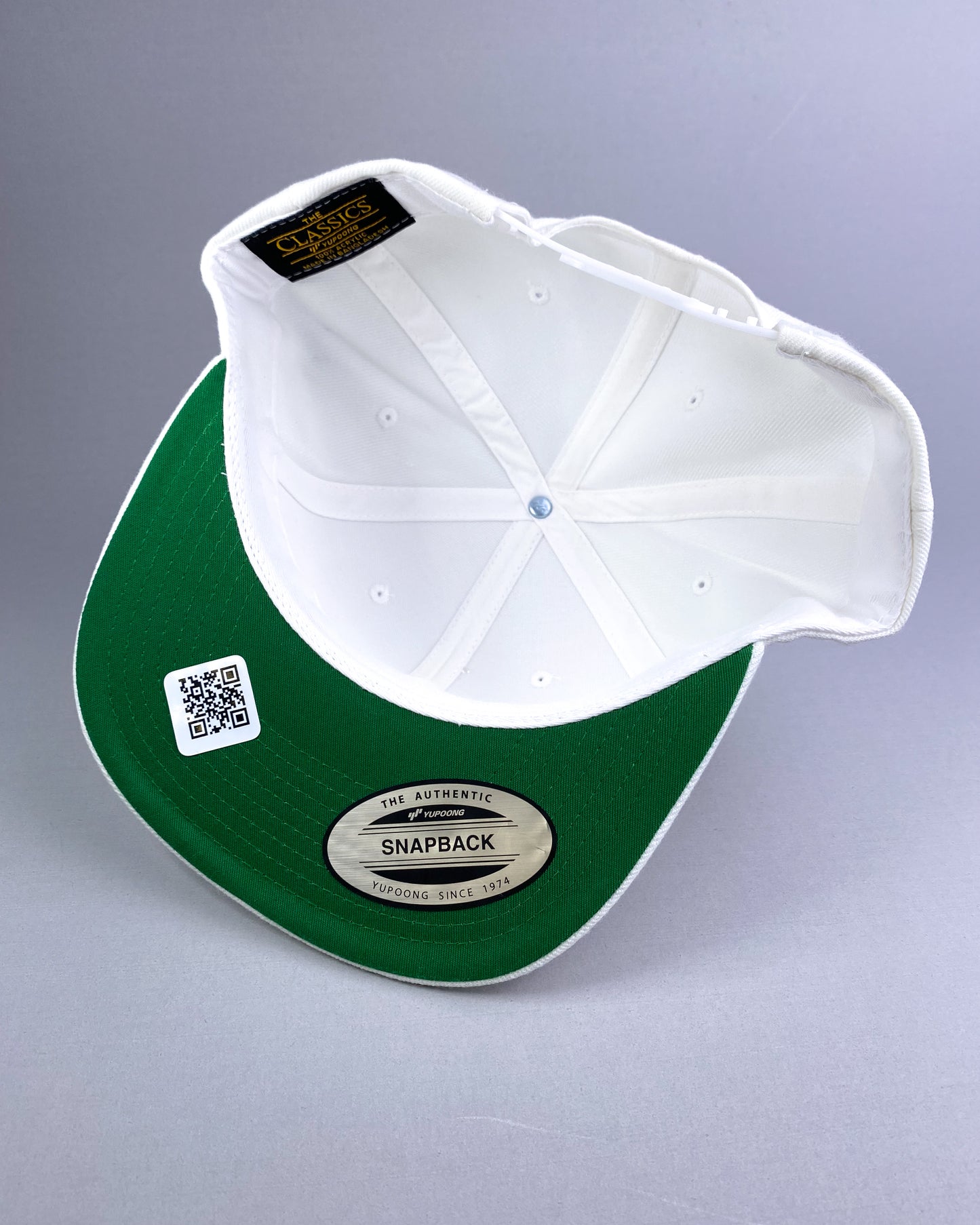 Bravo Cay hat in white with sailfish design leather patch