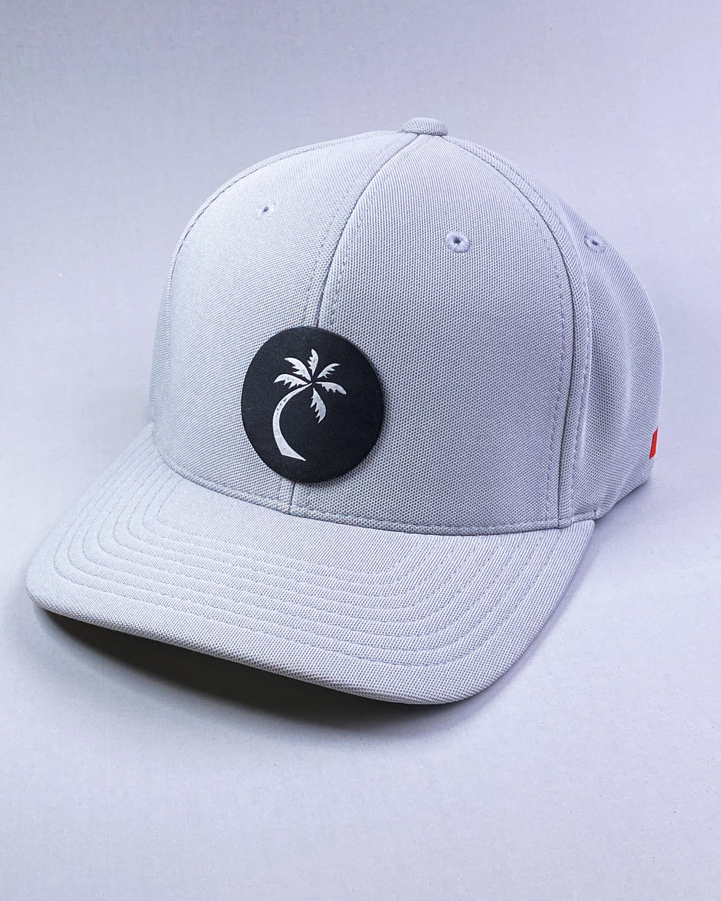 Bravo Premium hat in silver grey with single palm design leather patch